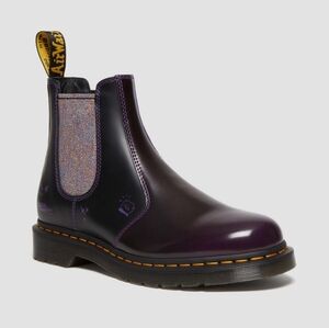 Brand new DISCONTINUED 2976 BT21 LEATHER CHELSEA Boots US6L